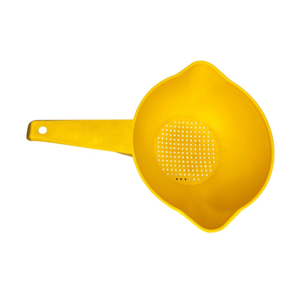 Tupperware Vintage Yellow 1 Quart Colander Strainer w Handle #1200